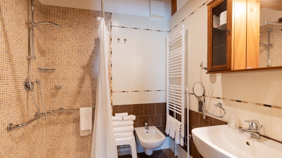 bagno per disabili hote col del sole