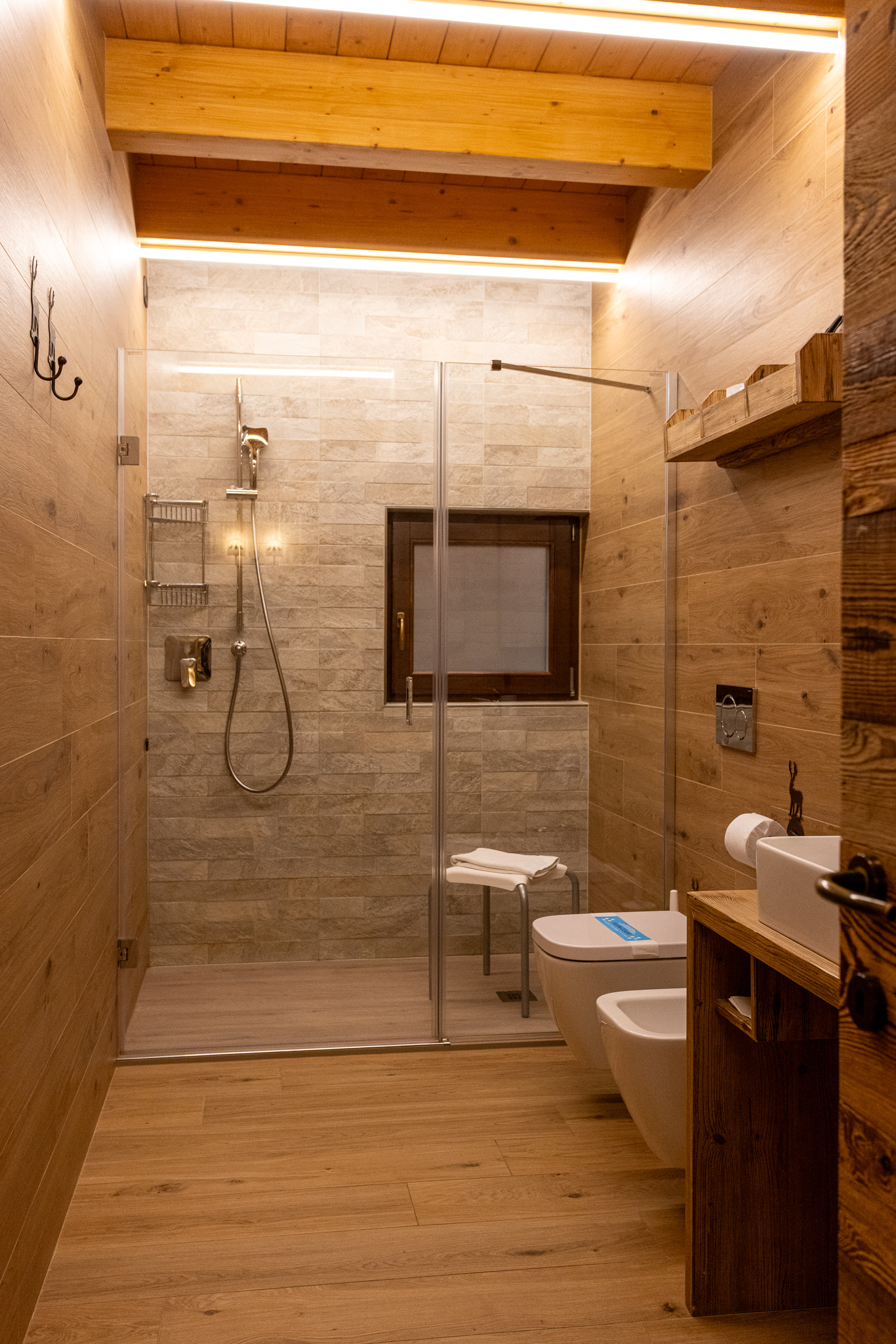 Double bedroom shower